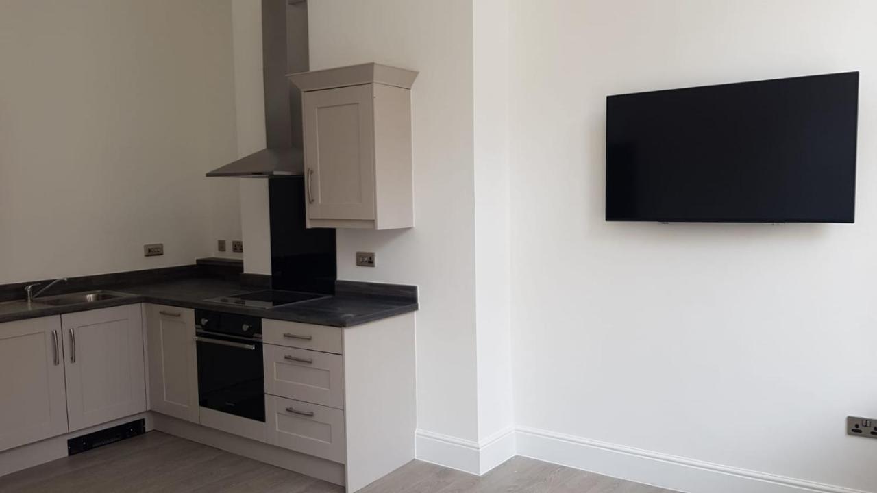 16 Queen Avenue Collection By Happy Days Liverpool