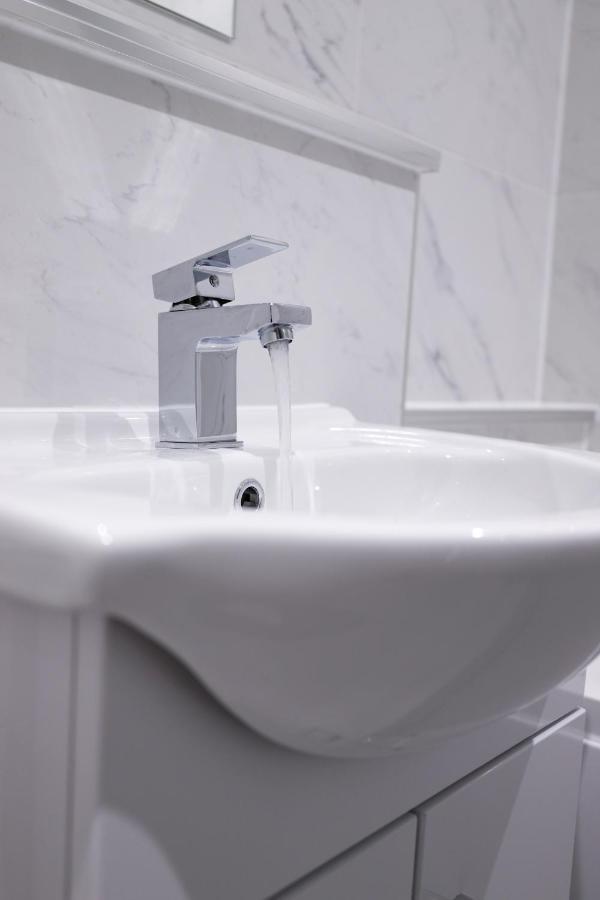 Apartment 16 Queen Avenue Collection By Happy Days