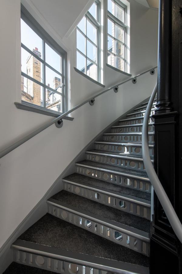 Apartment 16 Queen Avenue Collection By Happy Days *