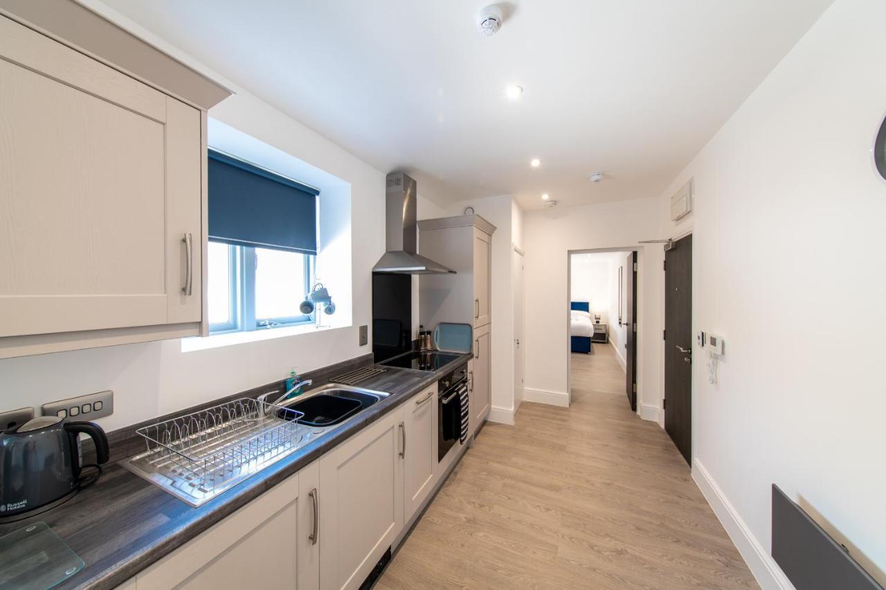 16 Queen Avenue Collection By Happy Days Apartment *