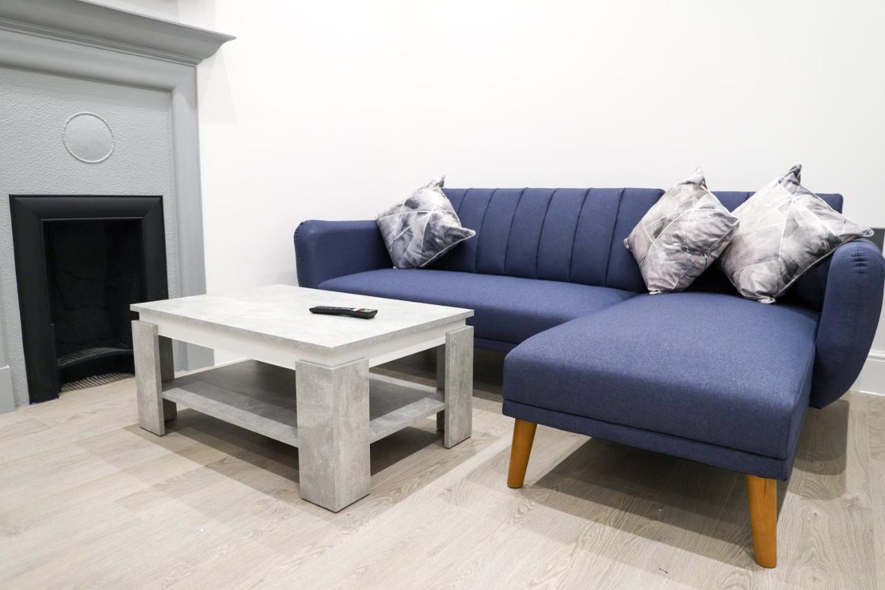 16 Queen Avenue Collection By Happy Days Apartment